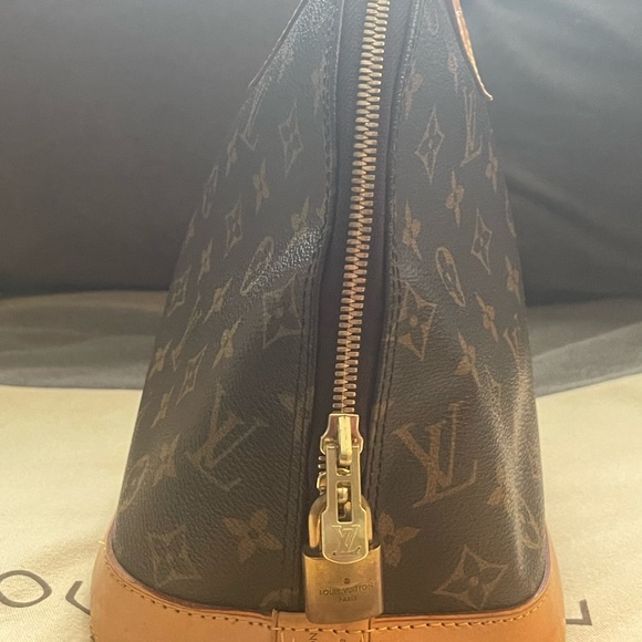 Classic!!!Like new Alma PM Louie Vuitton Bag. - Picture 4 of 8